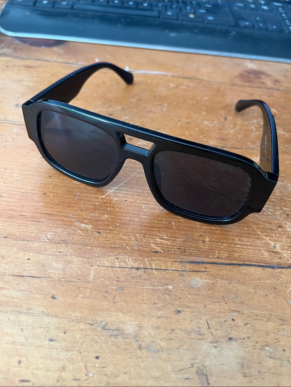 Black Sunglasses – Classic Oversized Frame